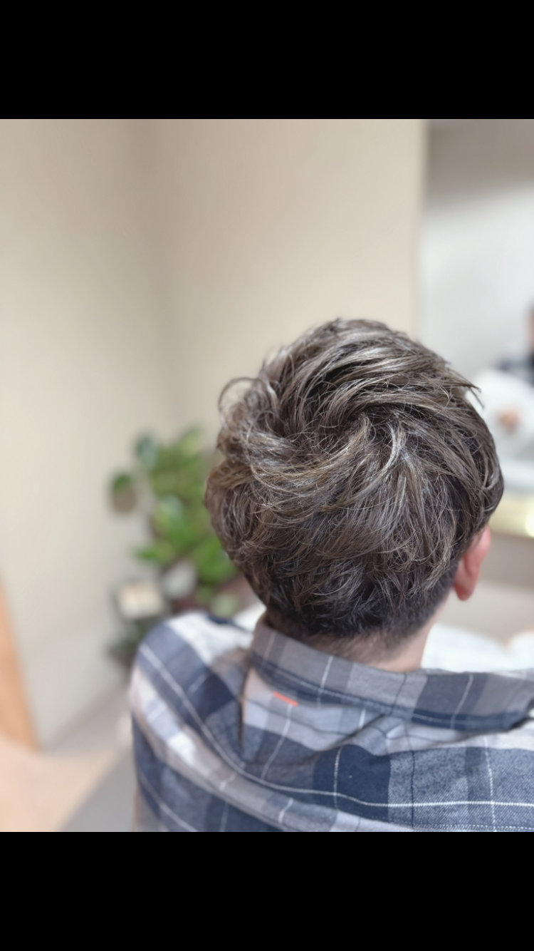 白髪をおしゃれに変える｜最新のヘアカラー技術
